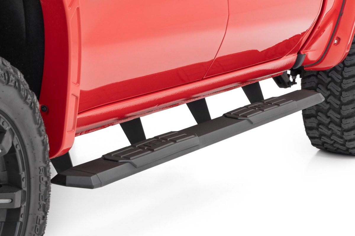 Chevrolet Silverado 1500 Running Boards - Rough Country - TR2 Aluminum, Black Powder Coat, 5 in - Black - '19-'26